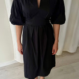 Vestido Negro con Mangas Abullonadas Marella