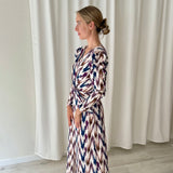 Vestido Midi Estampado con Drapeado See Iou