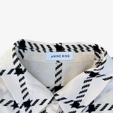 Complete look: white blouse with black checks
