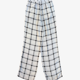 Complete look: white trousers with black checks