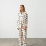 Complete look: white trousers with black checks