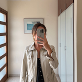 Chaqueta gabardina corta crema con cinturón ZARA S