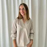 Blusa Marfil con Escote en V Skatïe Brand
