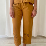 Pantalón Cropped Mostaza Bordado MEISÏE