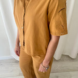 Camisa Mostaza Bordada de Manga Corta MEISÏE