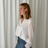 Blusa Fluida Marfil con Cuello Suave Bimani