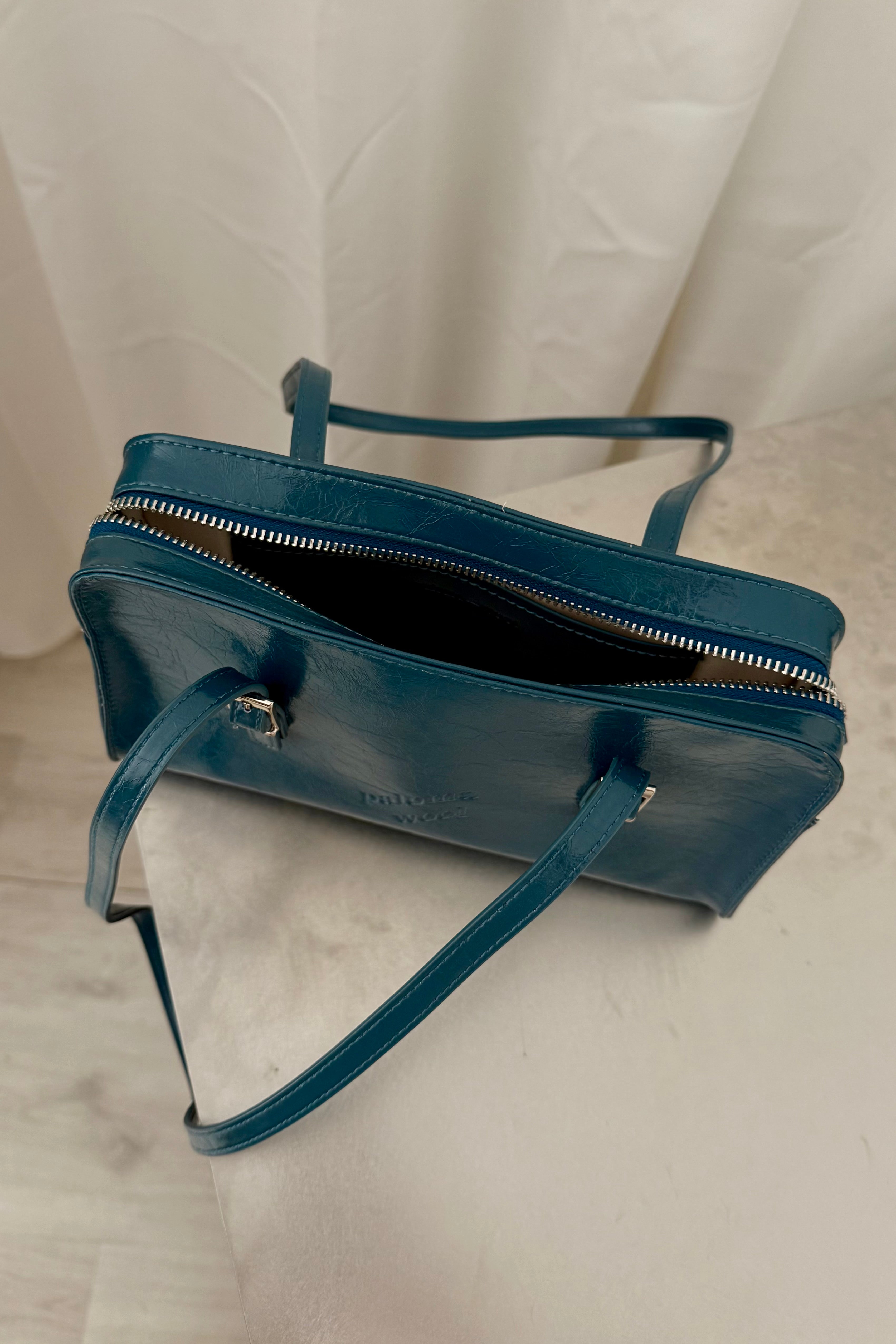 Paloma Wool Cayetano Teal Leather Shoulder Bag | Second Hand – Pasaly