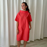 Vestido recto coral COS
