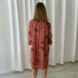 Vestido túnica estampado rosa empolvado Indi & Cold