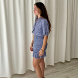 Vestido mini azul estampado micro con cintura fruncida & Other Stories