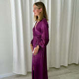 Vestido midi satinado color ciruela cruzado Sophie & Lucie