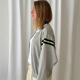 Chaqueta de Punto Gris con Cremallera y Raya Neón Skatïe Brand
