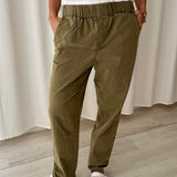 Pantalón verde oliva tapered con cintura elástica Beatriz Furest