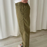 Pantalón verde oliva tapered con cintura elástica Beatriz Furest