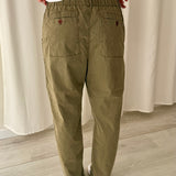 Pantalón verde oliva tapered con cintura elástica Beatriz Furest
