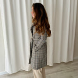 Gabardina de cuadros con cinturón REISS