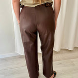 Pantalón Marrón Efecto Piel con Cinturón Skatïe Brand